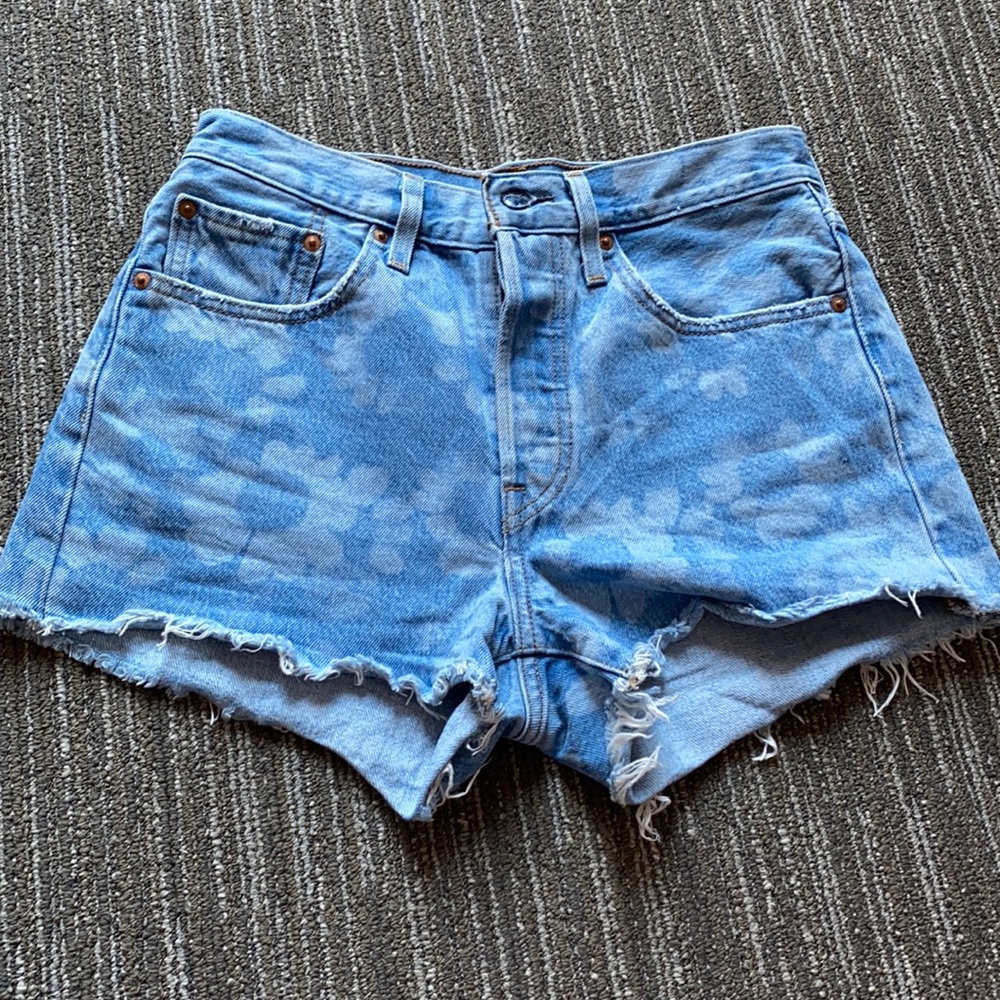 Levi’s cut off shorts